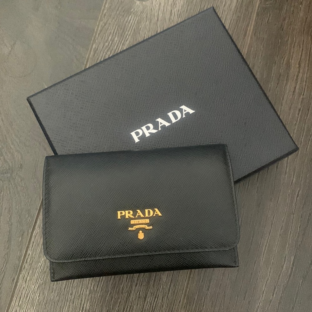 Authentic black Saffiano leather gold hw Prada cardholder with removable insert